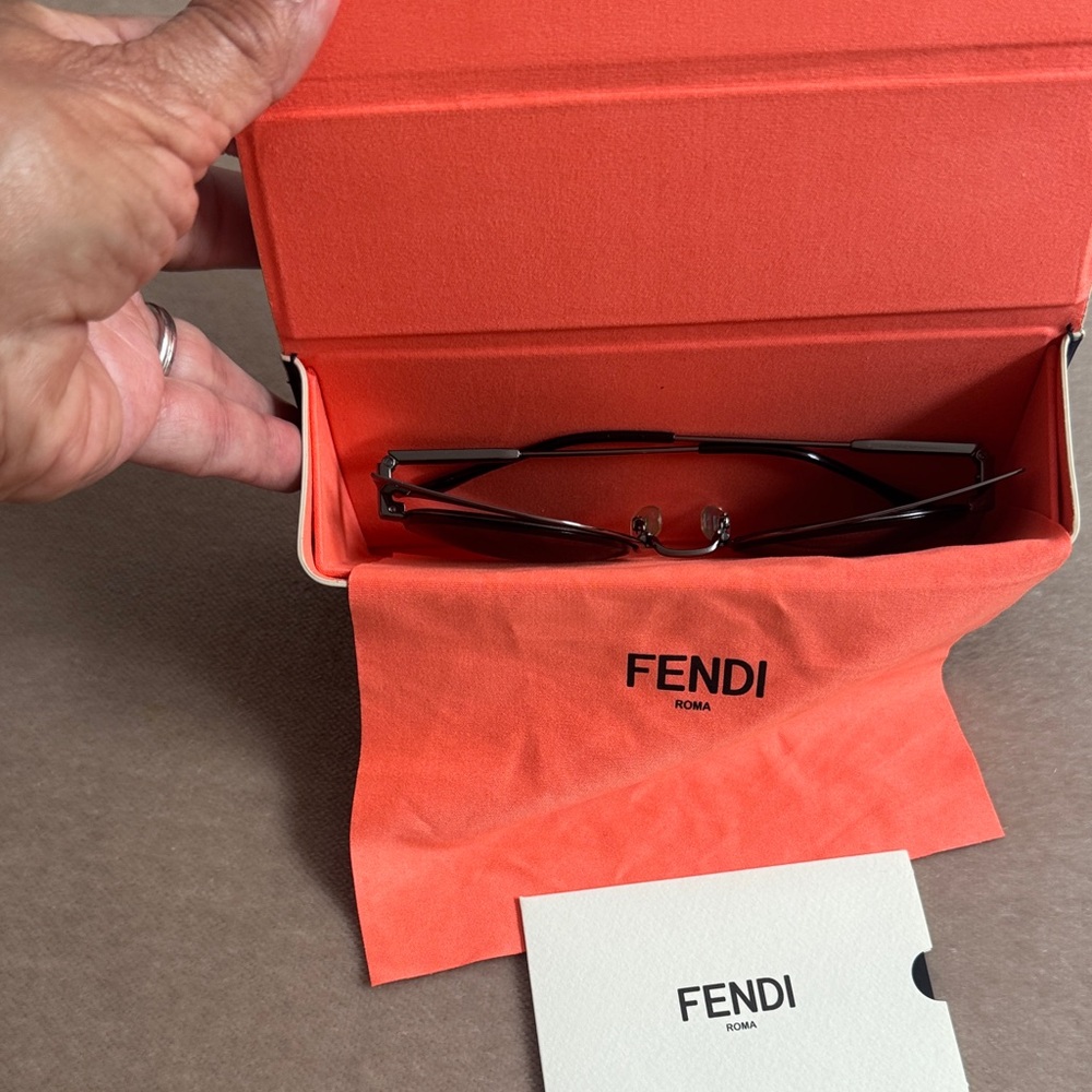FENDI Round Cat-Eye Rim Sunglasses – Made in Italy ✨ - Picture 7 of 16